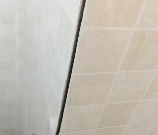 康马瓷砖空鼓维修公司分享阳台瓷砖脱落的修复过程可以分为以下几个步骤